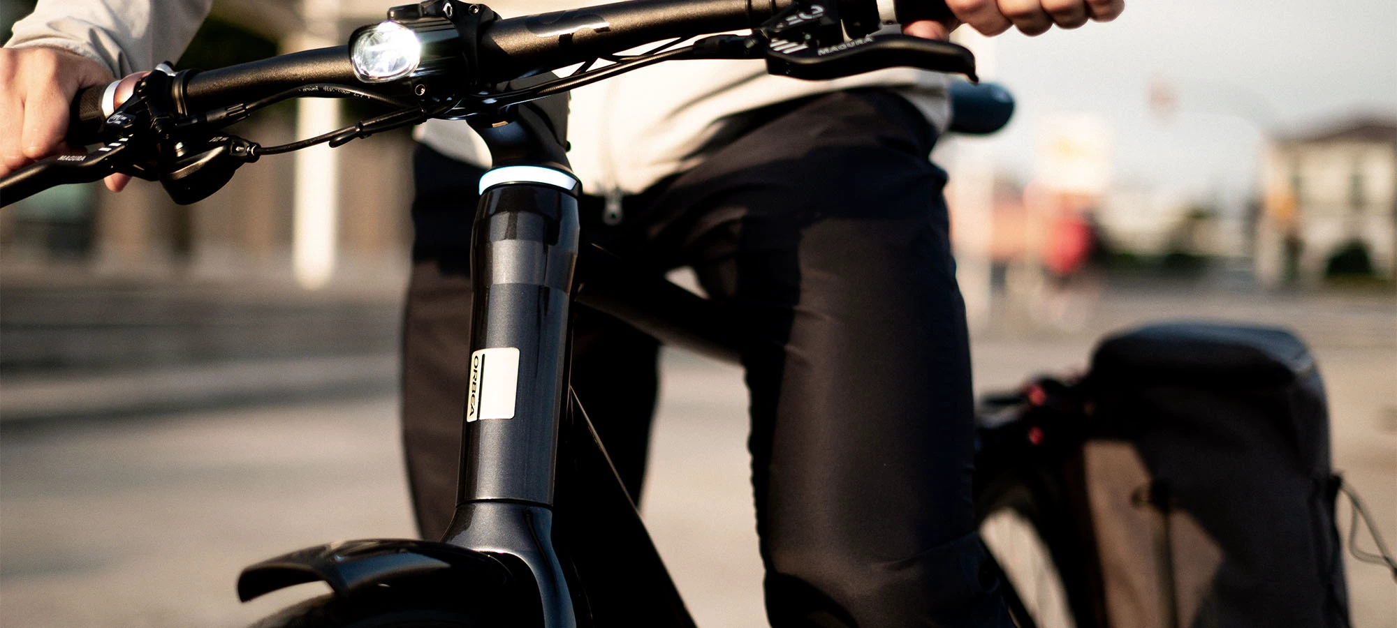 4. Orbea VIBE H10 Blue - bicicletă electrică urbană