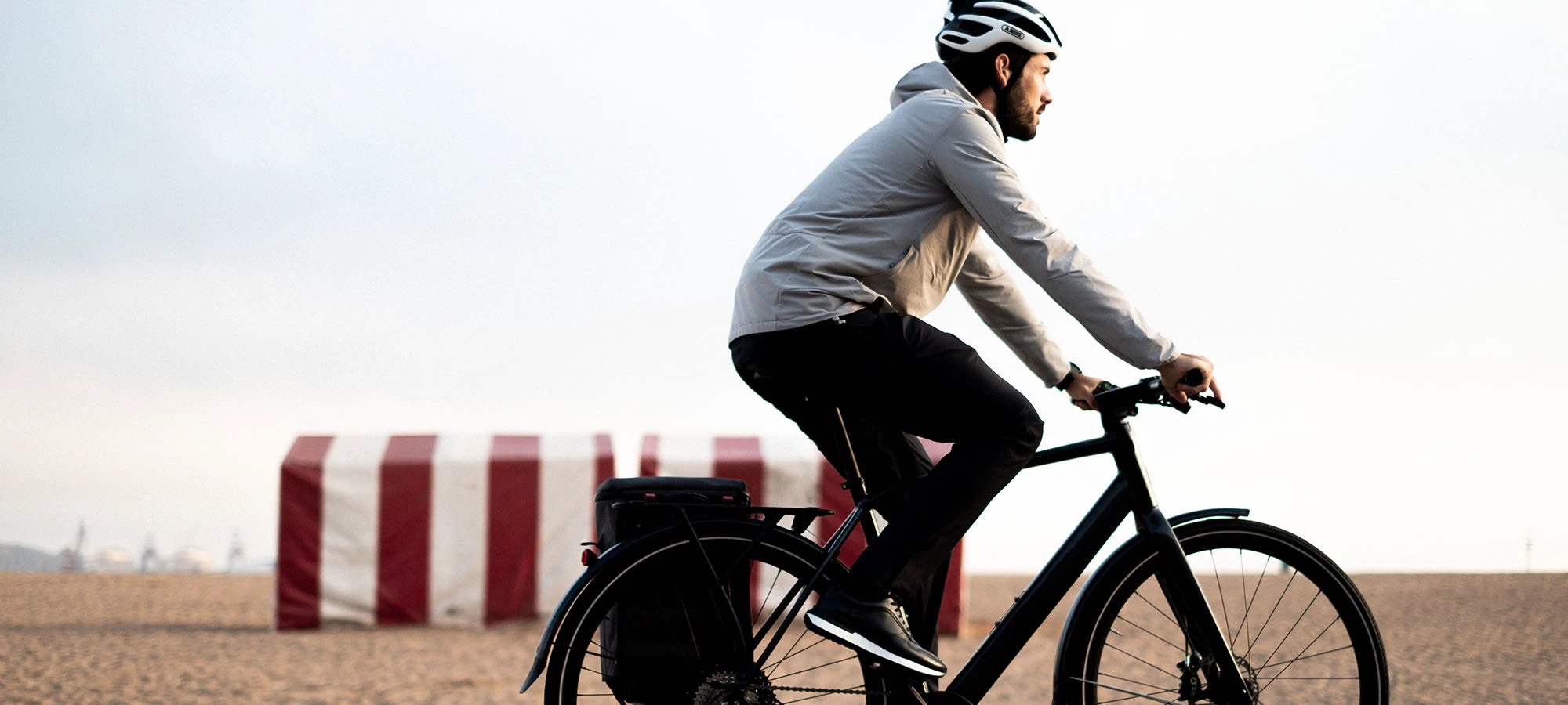 3. Orbea VIBE H10 Blue - bicicletă electrică urbană