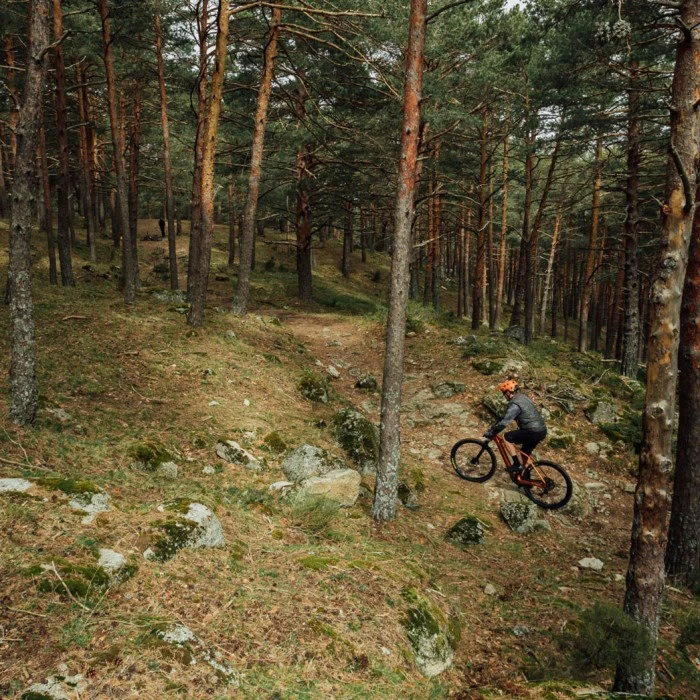 5. Orbea URRUN 10 Leo Orange (Gloss) - Black (Matt) - bicicletă electrică MTB hardtail