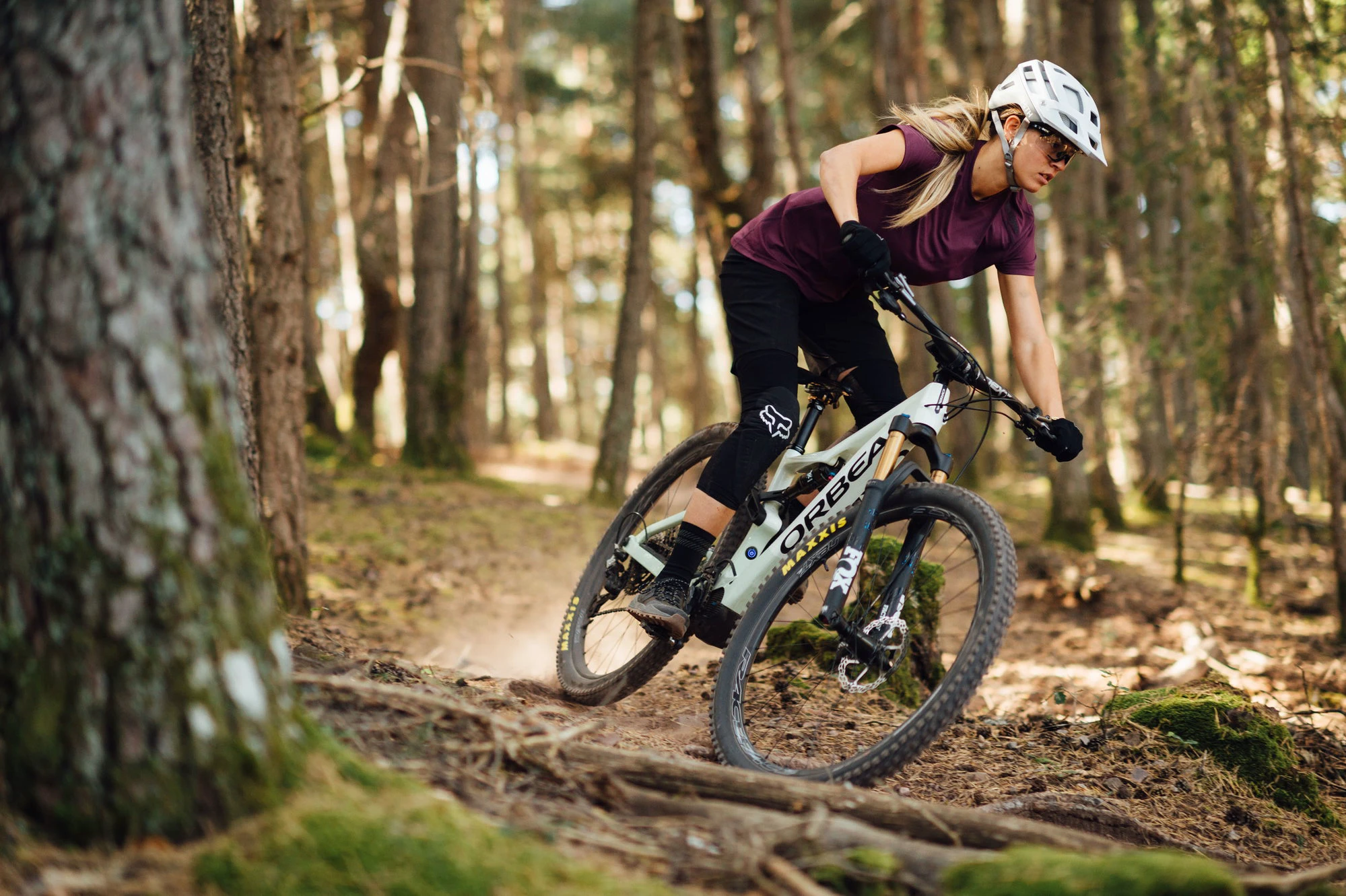 5. Orbea RISE M-TEAM Chameleon Goblin Green (Gloss)-Black (Matt) - bicicletă electrică eMTB Trail