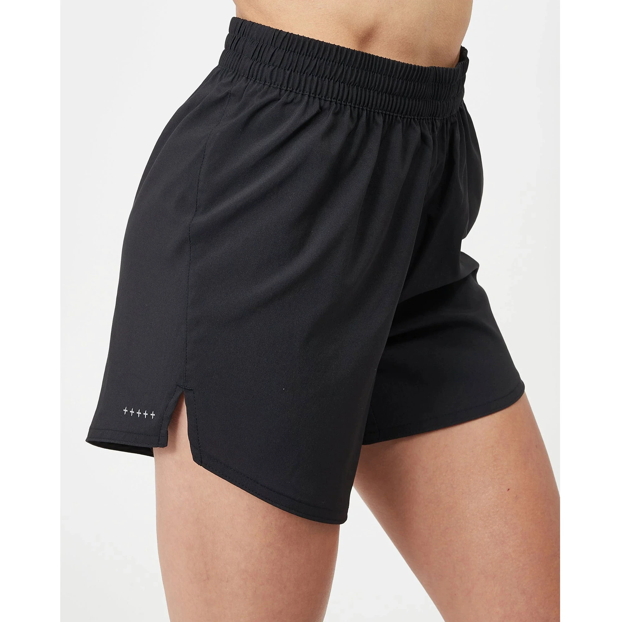 8. Puma - pantaloni scurti pentru femei Run Favorite Woven 5 inch pants - negru