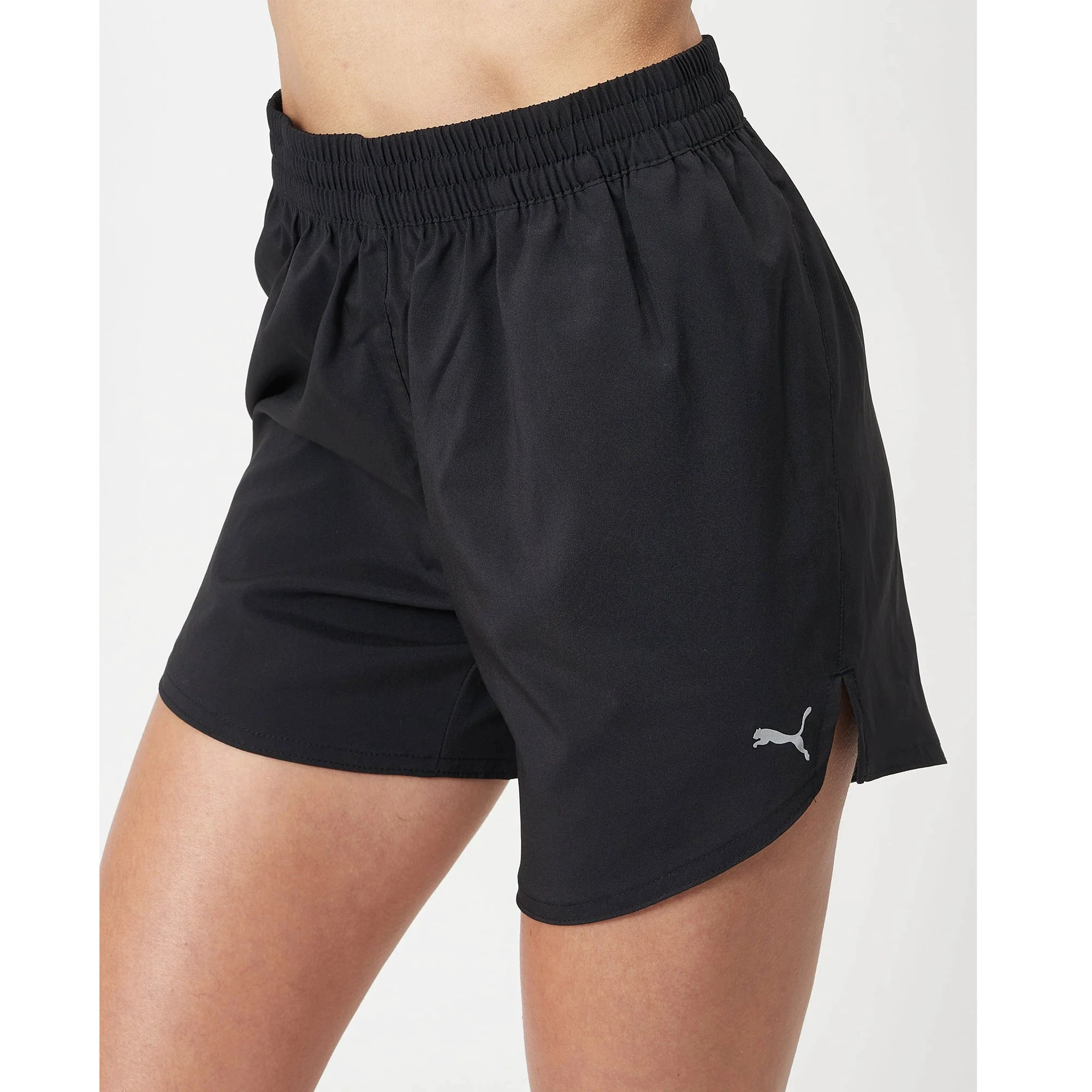 9. Puma - pantaloni scurti pentru femei Run Favorite Woven 5 inch pants - negru