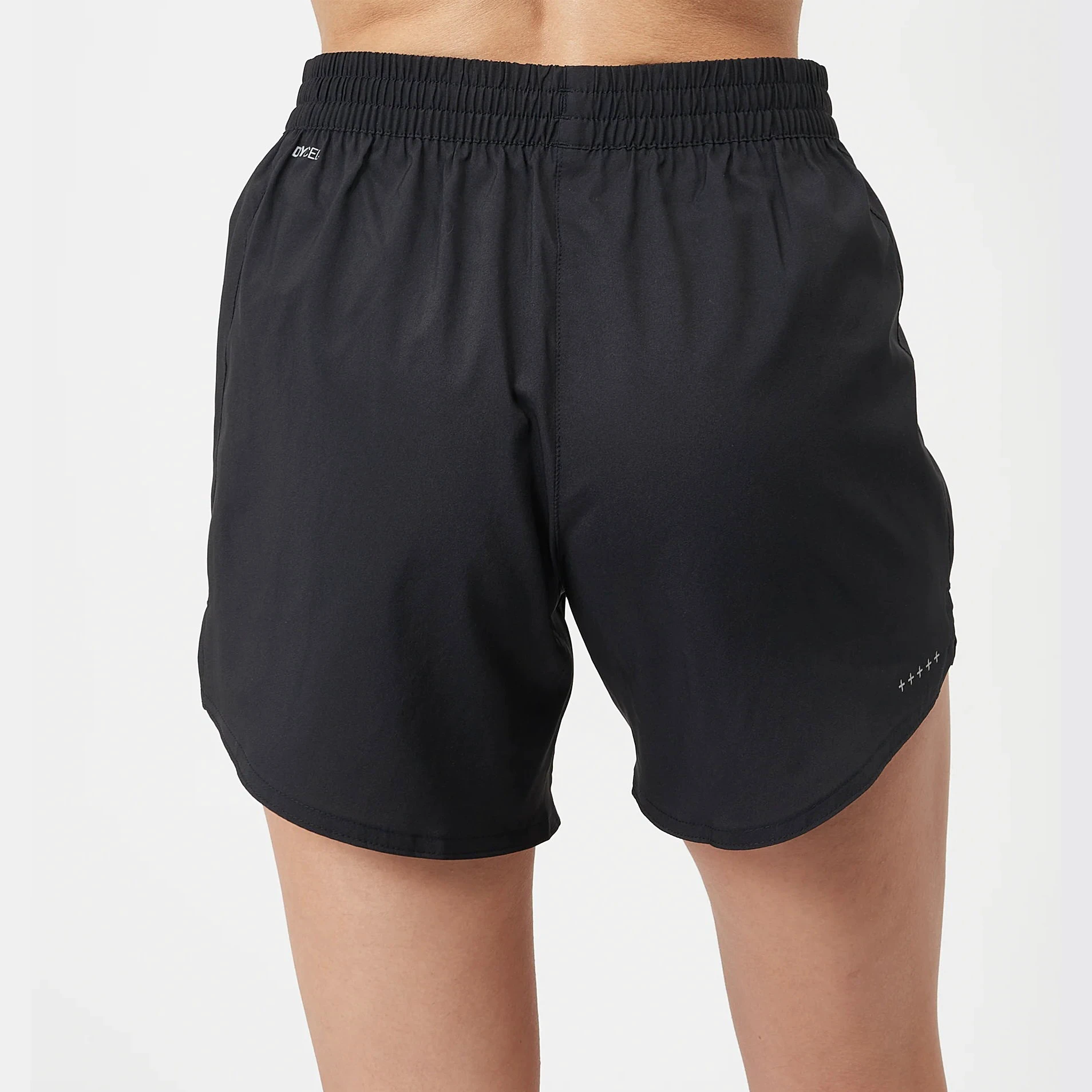 7. Puma - pantaloni scurti pentru femei Run Favorite Woven 5 inch pants - negru