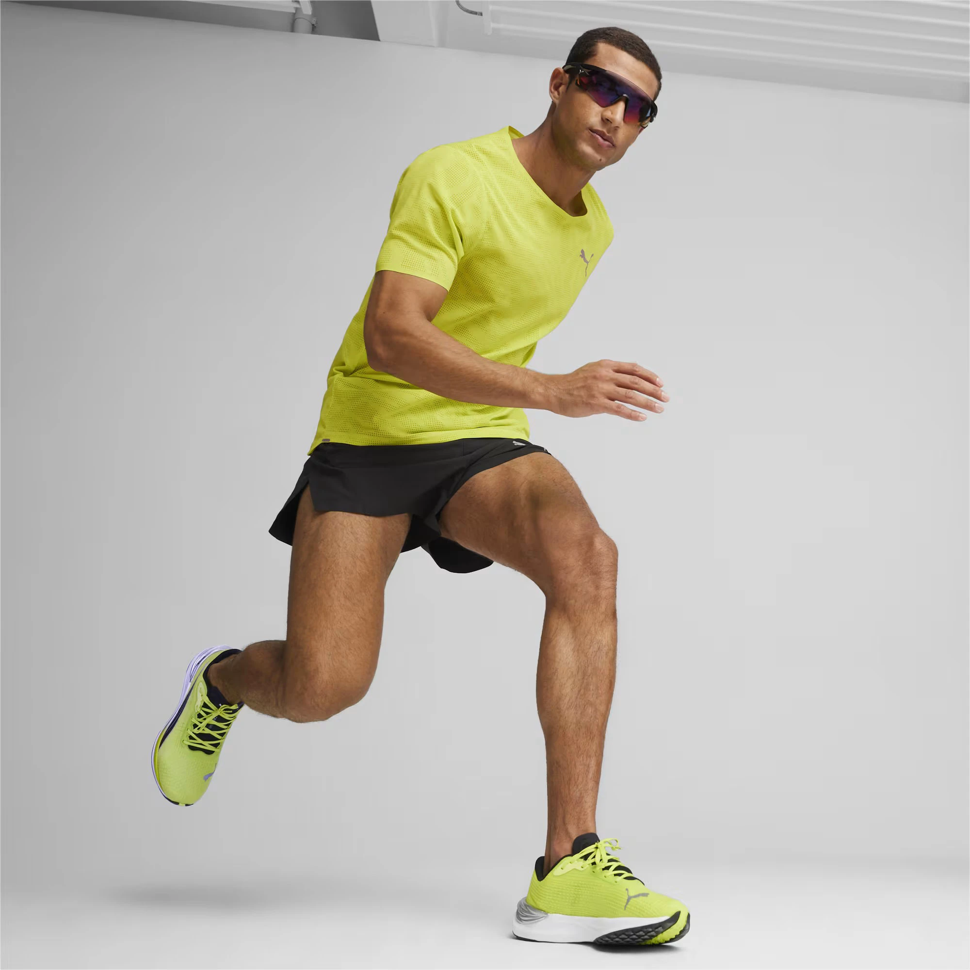 5. Puma - tricou tehnic barbati Run Ultraspun - verde electric Lime fluo