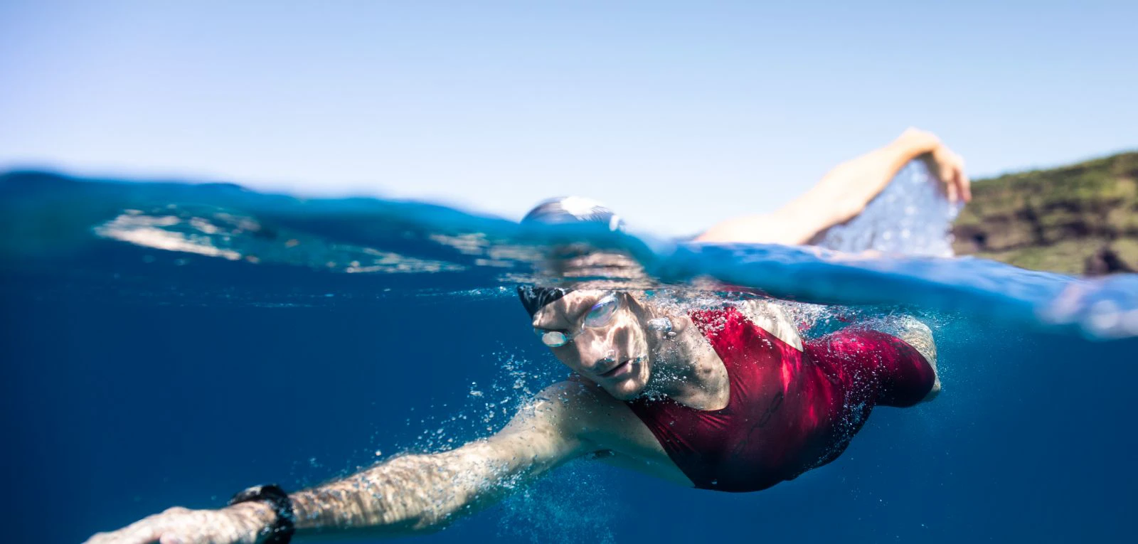 3. Orca RS1 Swimskin - rosu