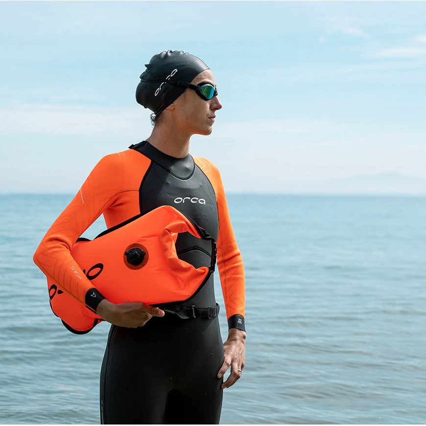 8. Orca - costum neopren ape deschise pentru femei vizibilitate sporita W Vitalis OpenWater HI VIS wetsuit - negru portocaliu