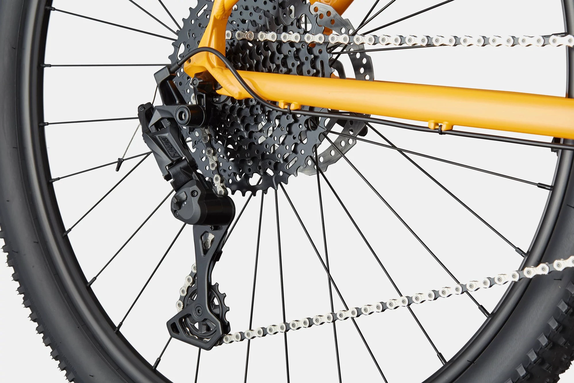 4. Cannondale Trail 5 bicicleta MTB hardtail - galben Mango