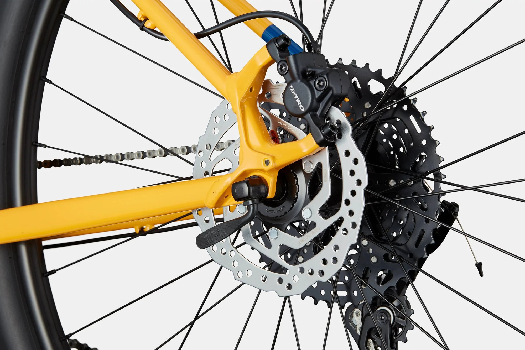 6. Cannondale Trail 5 bicicleta MTB hardtail - galben Mango