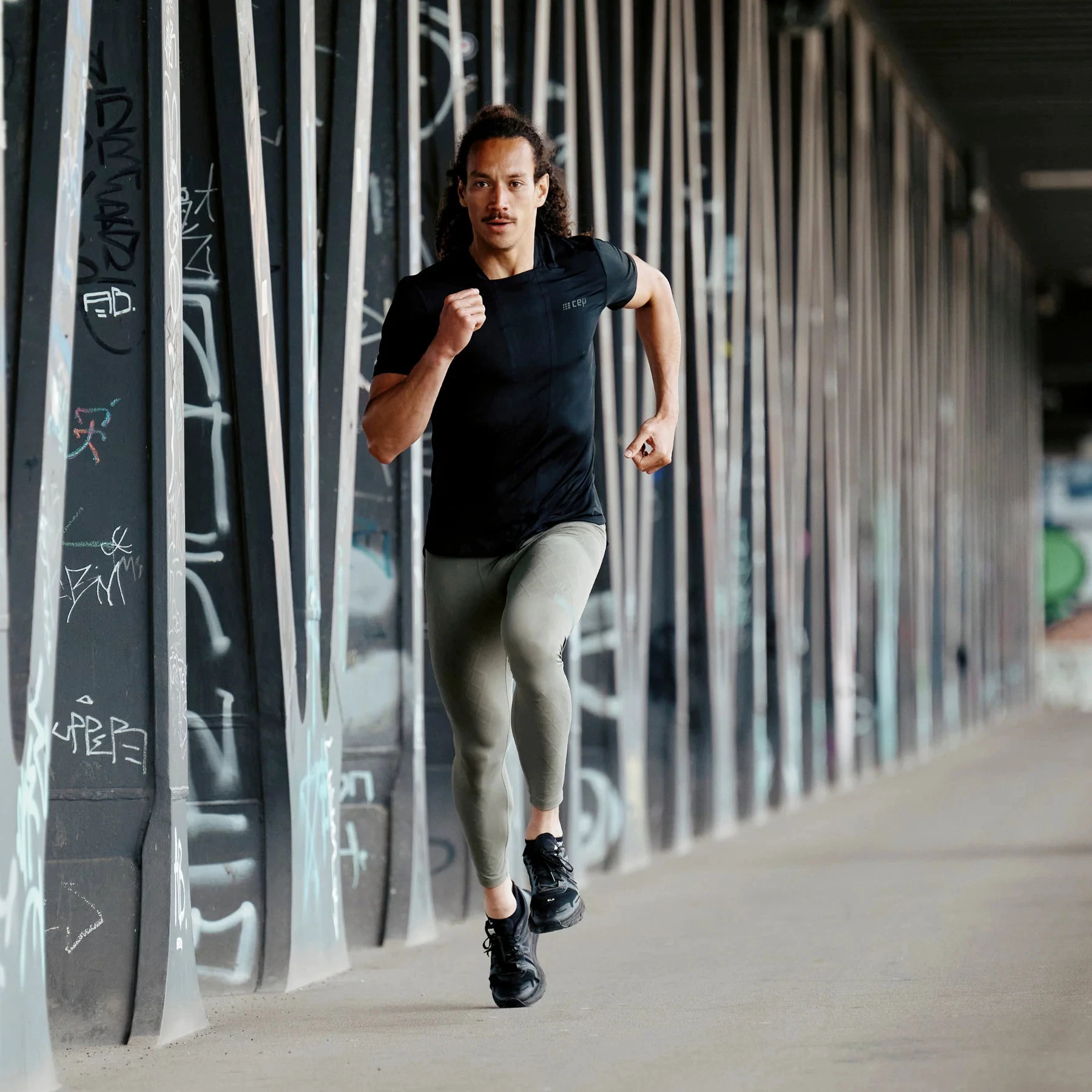 8. CEP - Tricou cu maneca scurta barbati The Run Shirt - albastru