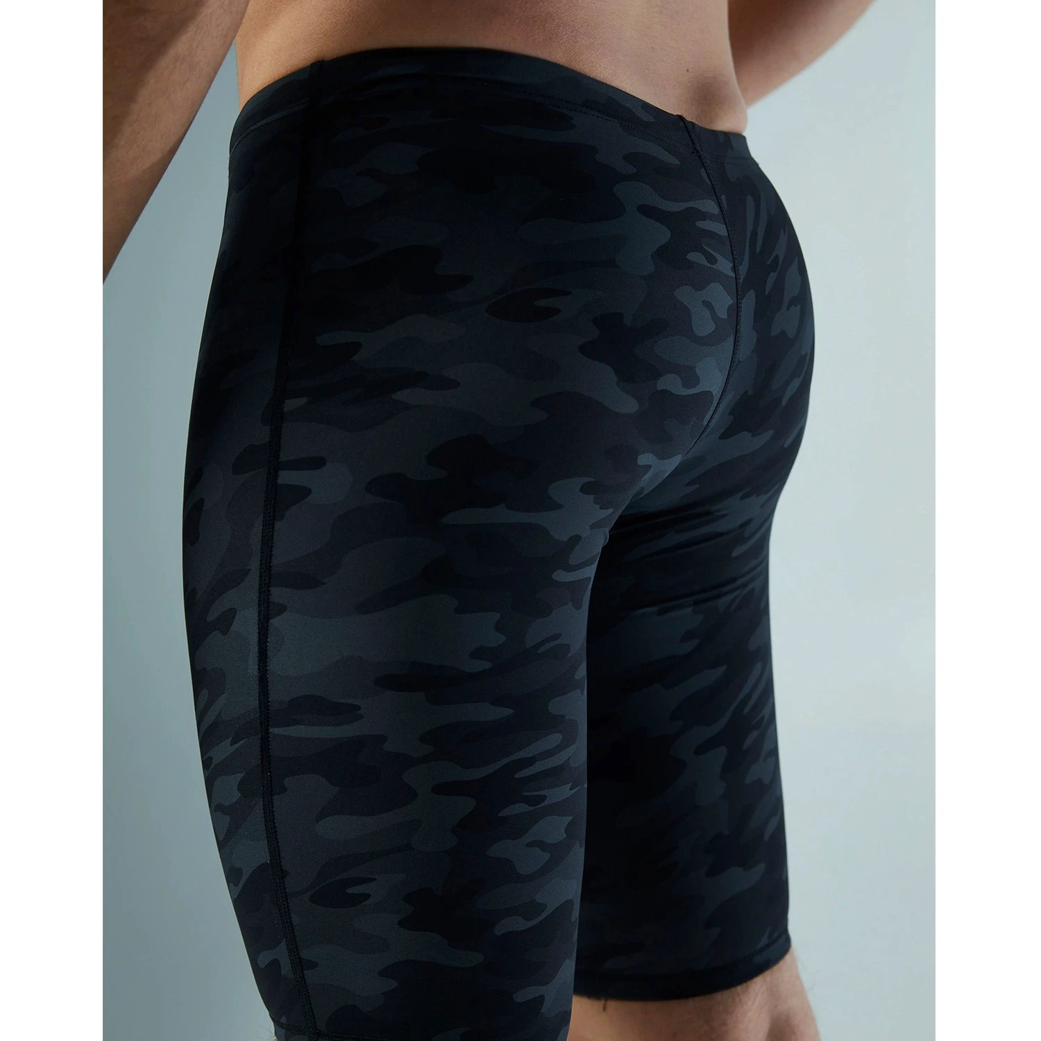 9. TYR - Jammeri tehnici inot barbati Thresher - negru gri camuflaj