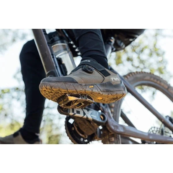 6. Northwave - pantofi ciclism MTB AM - Overland Plus - Dark Green