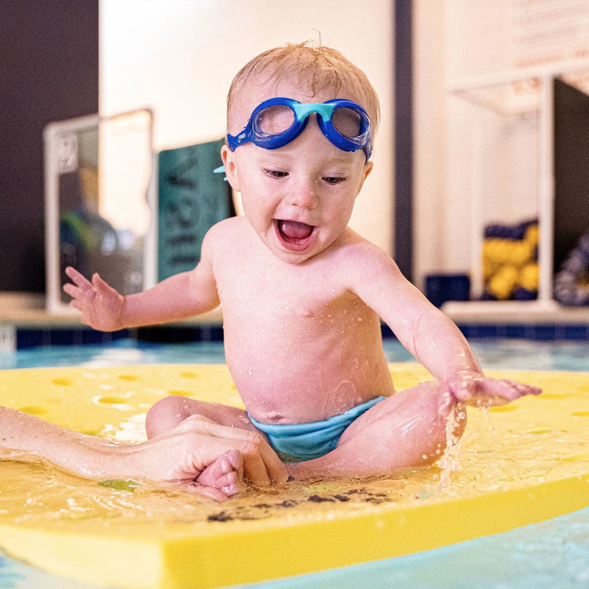 3. Finis - Scutec de inot reutilizabil - Swim Diaper Solid - Albastru Royal