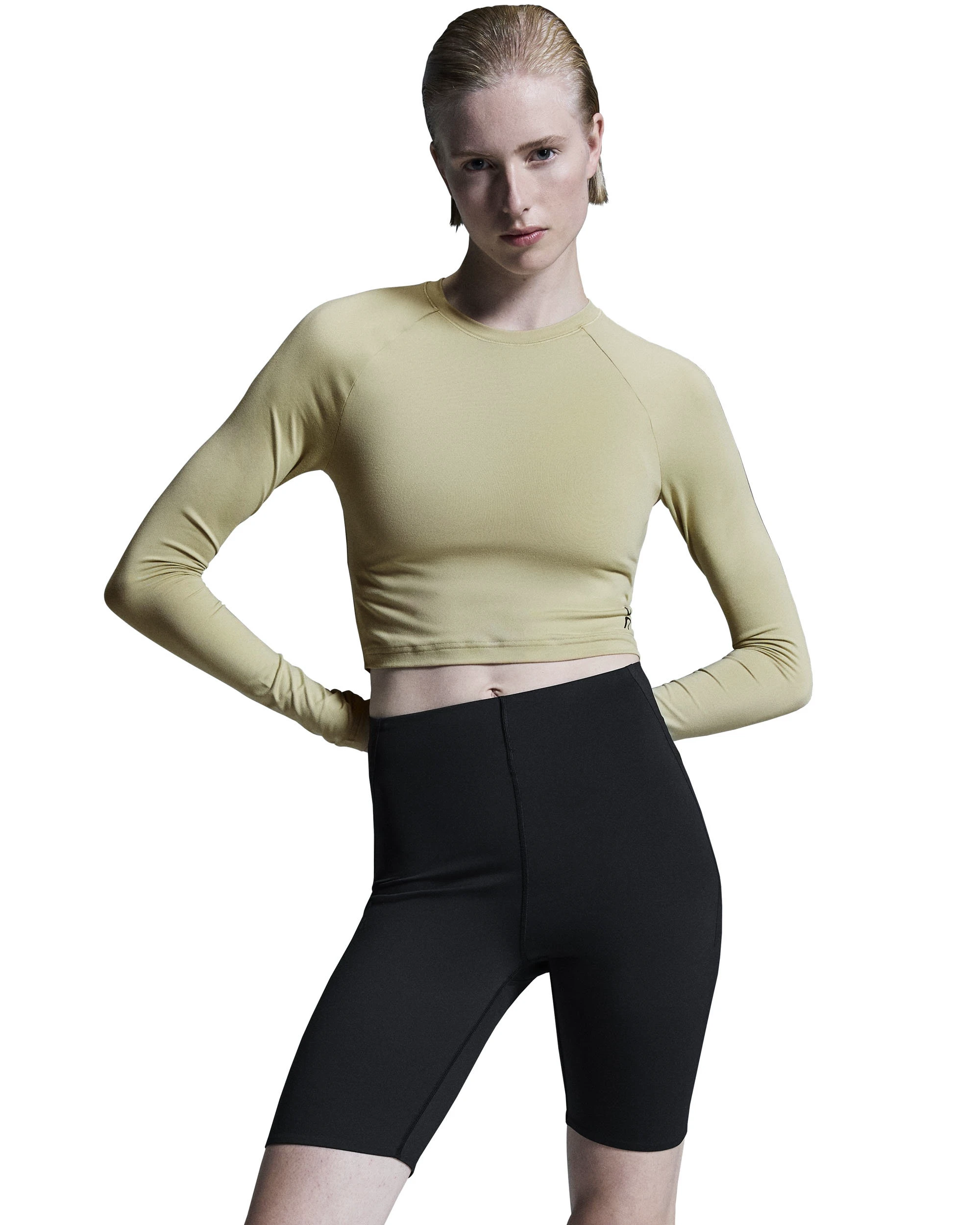 4. On - bluza - Studio Long-T Crop W - Caper