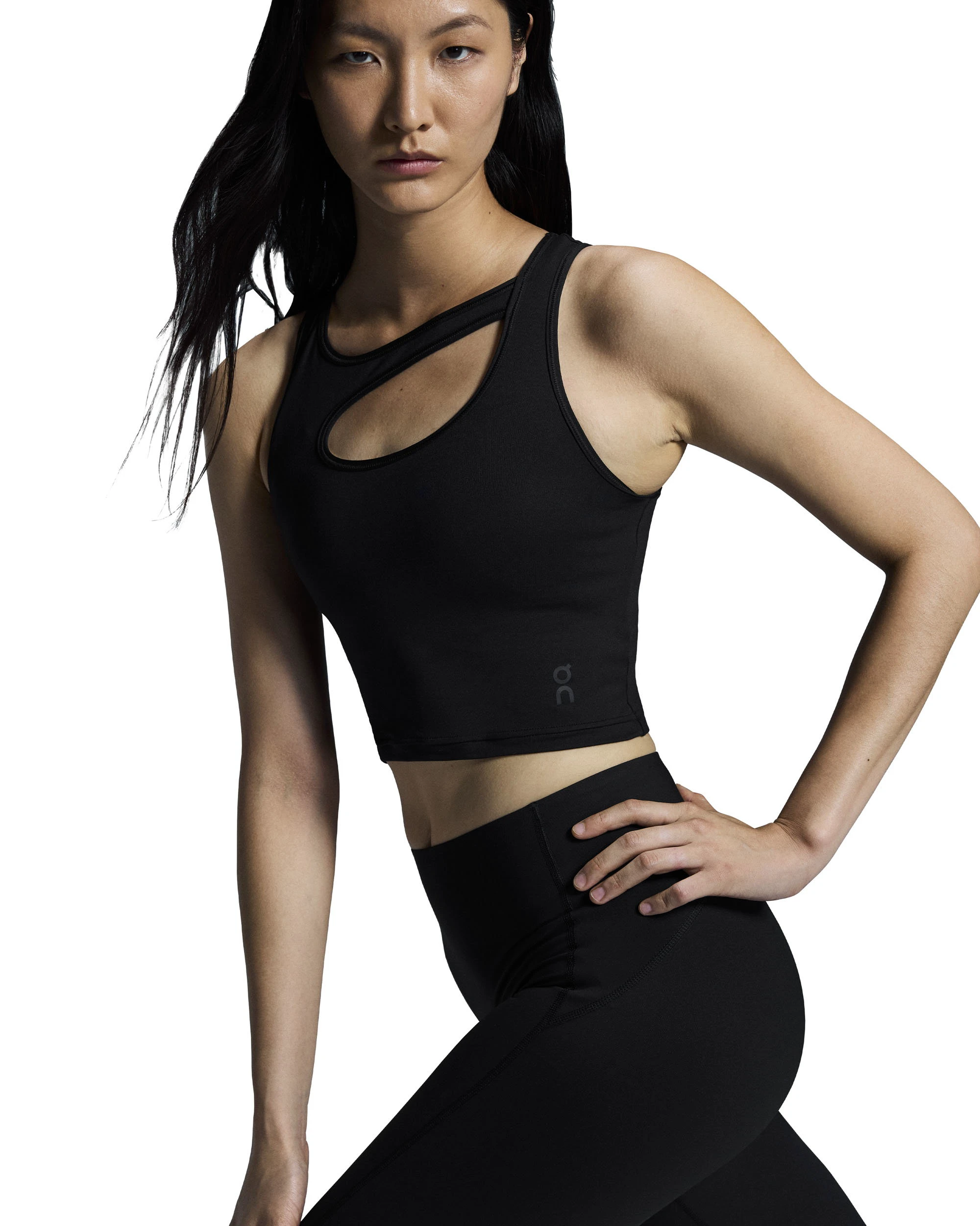 6. On - bustiera - Studio Cut-Out Crop W - Black