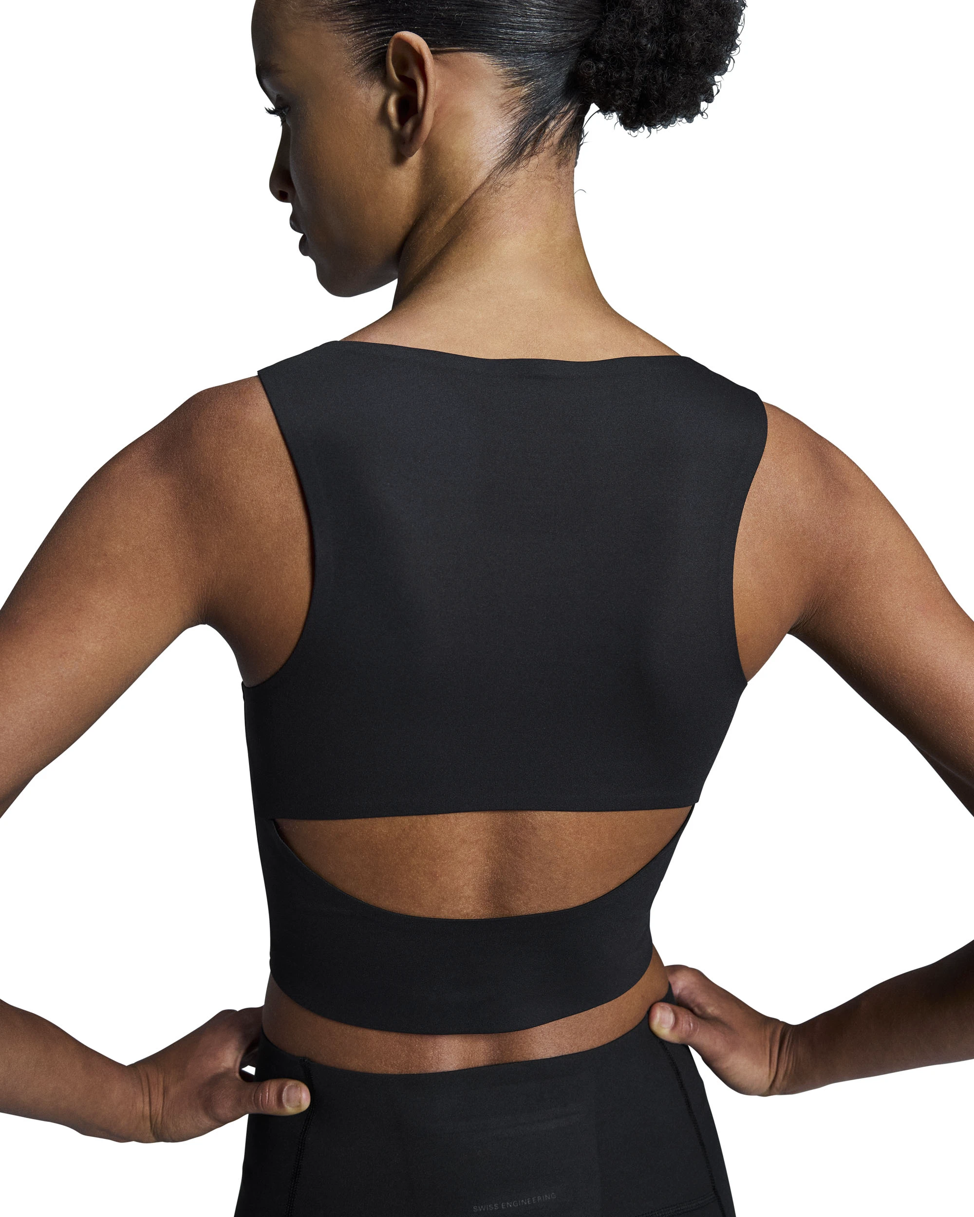 5. On - bustiera - Studio Open Back Crop W - Black