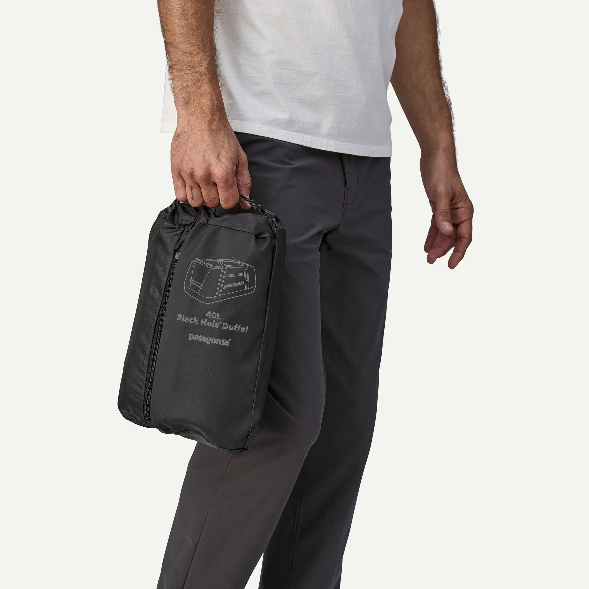 7. Patagonia - geanta - Black Hole Duffel 40L - Negru multicolor