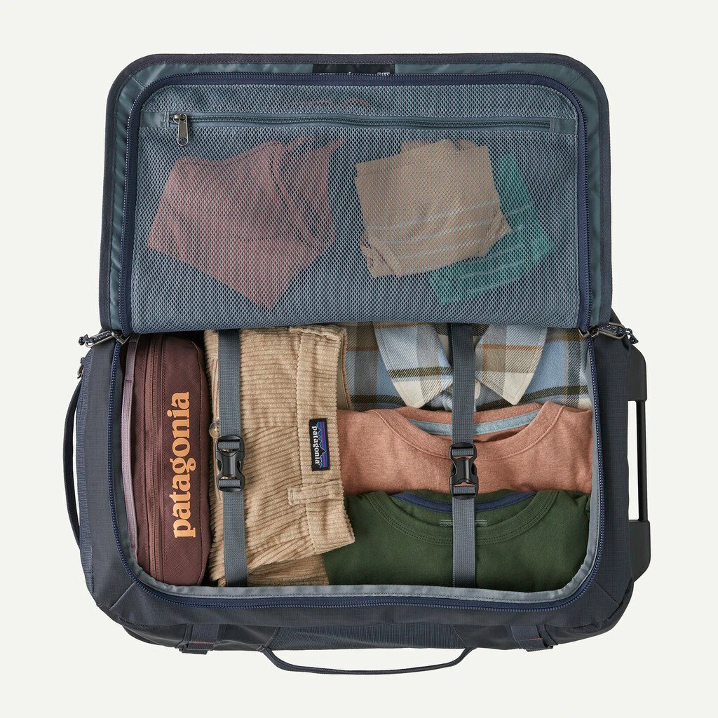 6. Patagonia - geanta - Black Hole Wheeled Duffel 40L - Negru