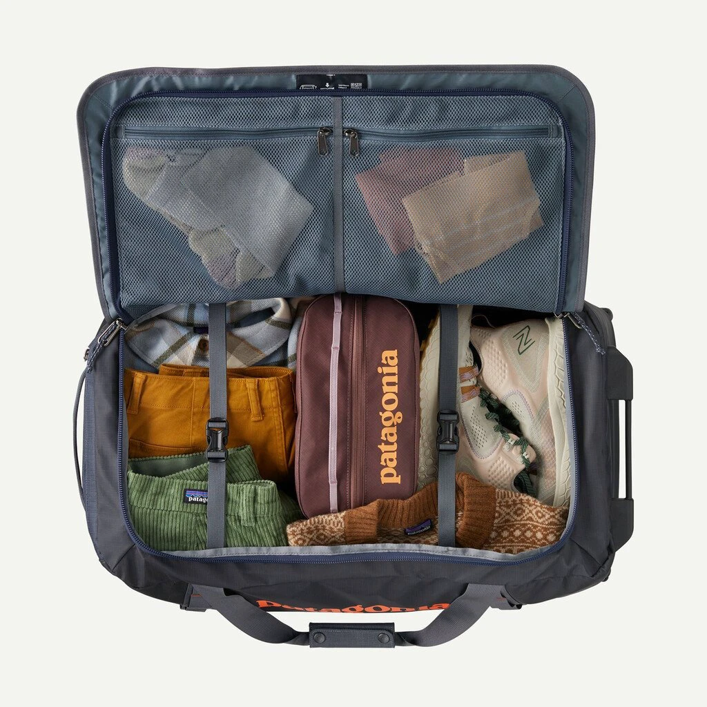 6. Patagonia - geanta - Black Hole Wheeled Duffel 70L - Negru
