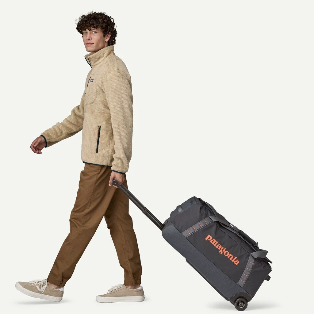 4. Patagonia - geanta - Black Hole Wheeled Duffel 70L - Albastru