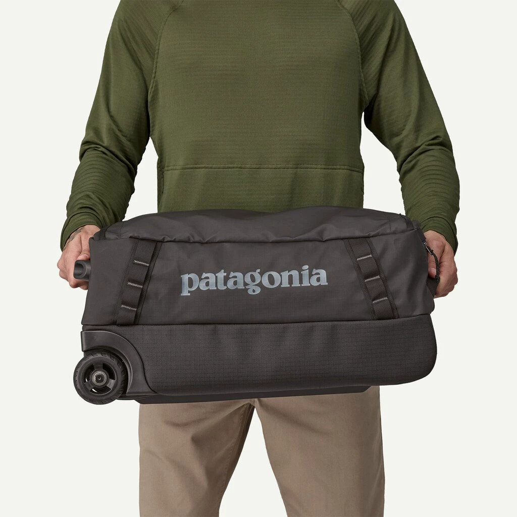 4. Patagonia - geanta - Black Hole Wheeled Duffel 40L - Negru