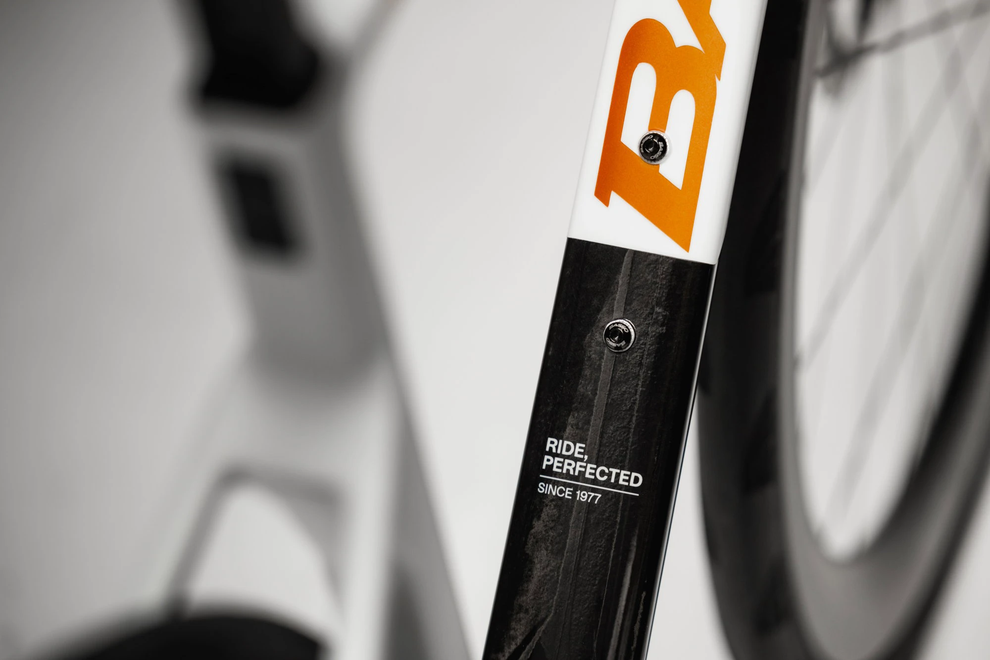 3. Bicicletă șosea Basso SV SRAM Red AXS - Burano White