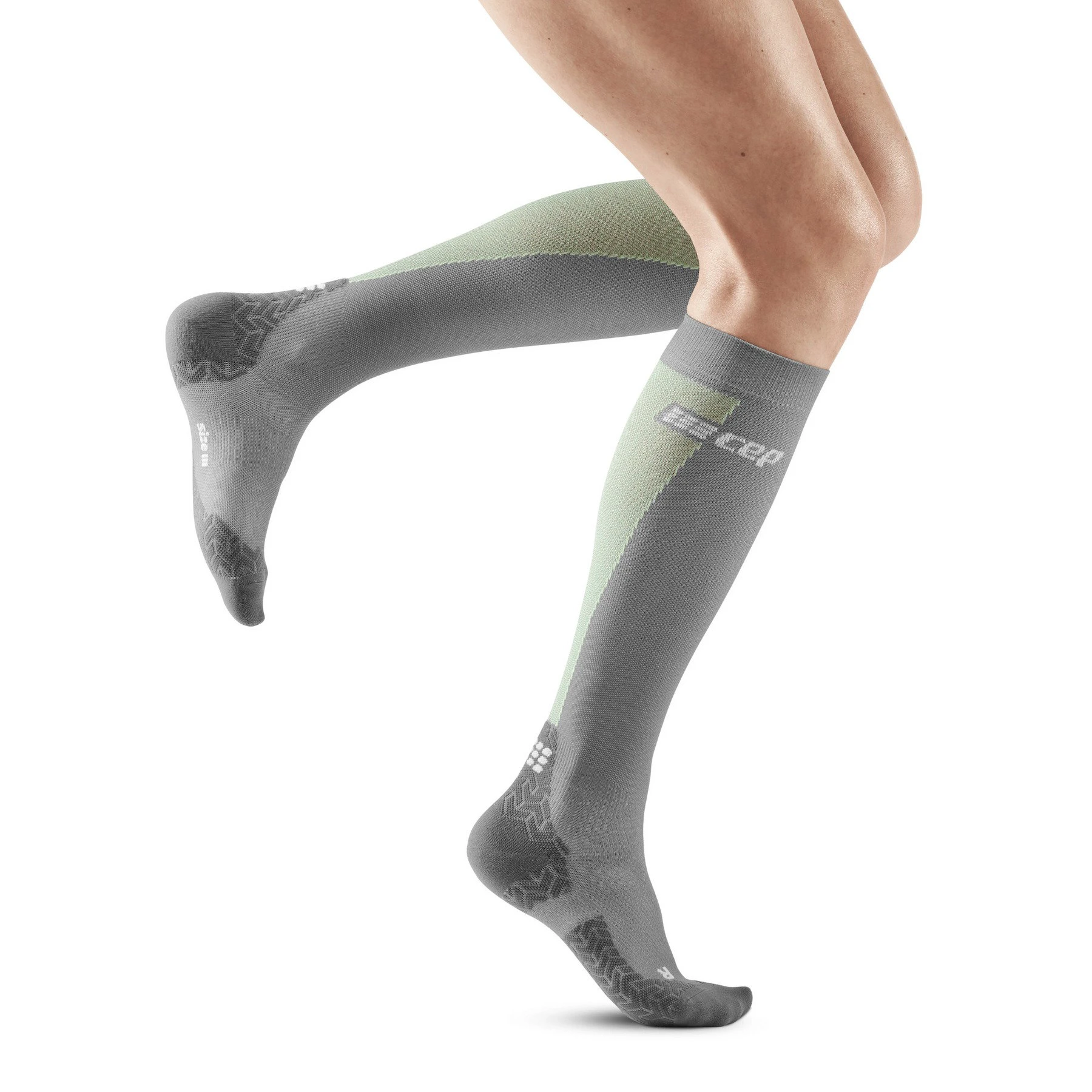 1. CEP - sosete compresie inalte - ultralight socks tall v3 - grey | lime