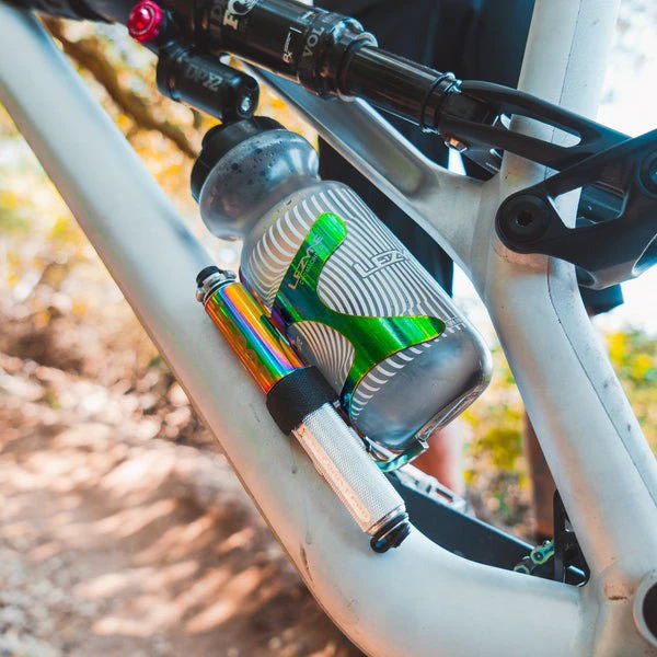 6. Lezyne - mini pompa - Hand Pump Pocket Drive Pro - 160 psi | 11 bar - neo metallic | black - 98g