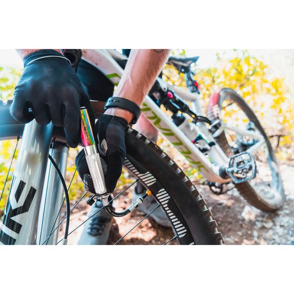 4. Lezyne - mini pompa - Hand Pump Pocket Drive Pro - 160 psi | 11 bar - neo metallic | black - 98g