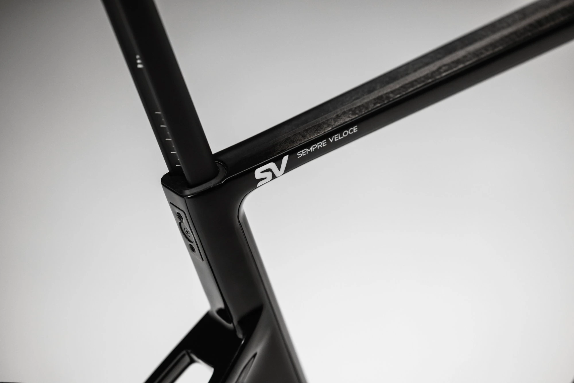 7. Bicicletă șosea Basso SV UItegra Di2 - Pure Black