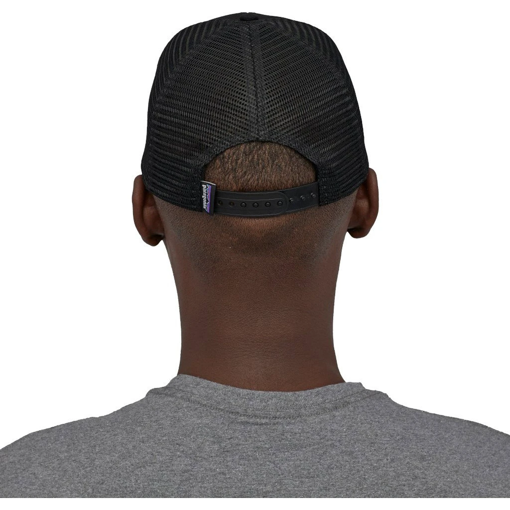 4. Patagonia - sapca - P-6 Logo Trucker - Negru
