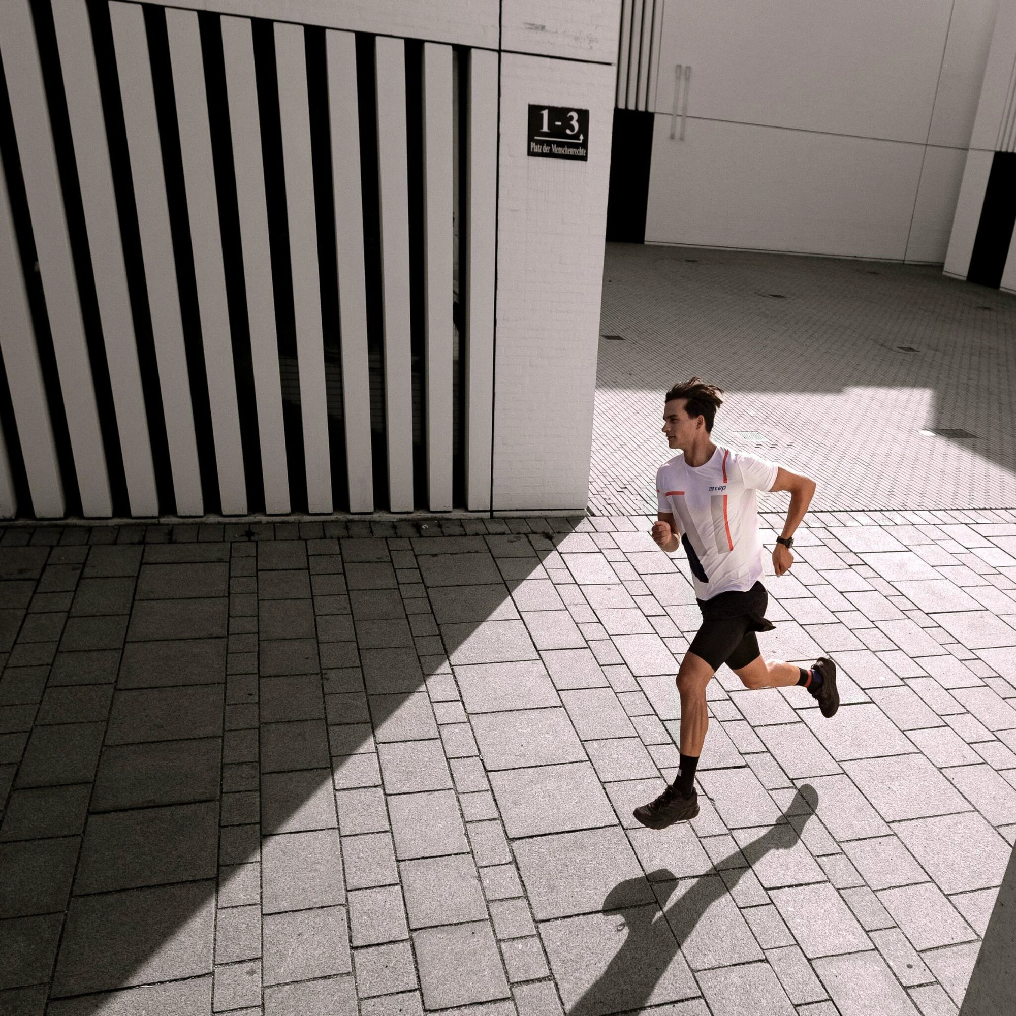 10. CEP - tricou tehnic - the run shirt round neck short sleeve v5 - white | geometrics