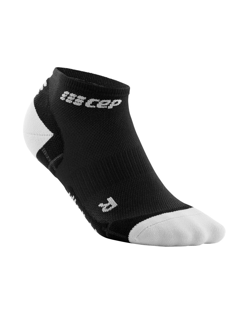 1. CEP - sosete compresie peste glezna - ultralight low-cut socks W - black | light grey