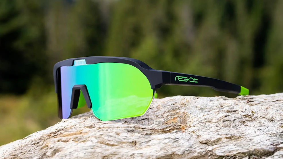 4. Ochelari de soare electro fotocromatici React Swiss OPTRAY NEON - lentila verde si rama neagra