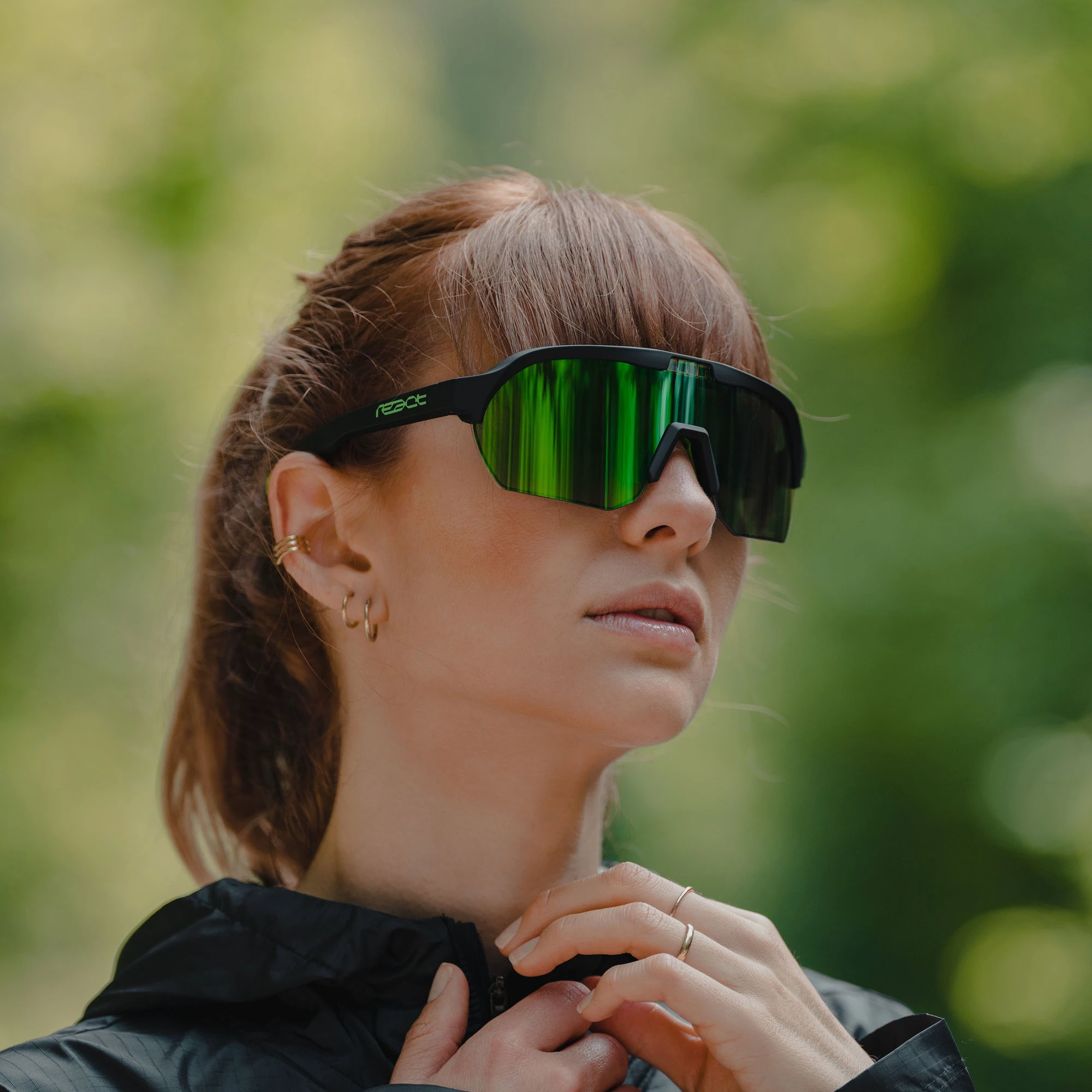 3. Ochelari de soare electro fotocromatici React Swiss OPTRAY NEON - lentila verde si rama neagra