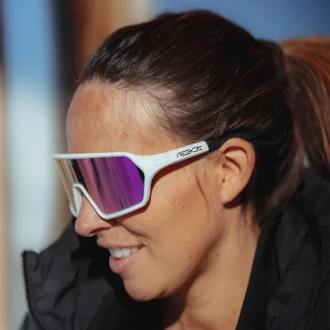 5. Ochelari de soare electro fotocromatici React Swiss REV NOVA - lentila mov si rama alba - masura S