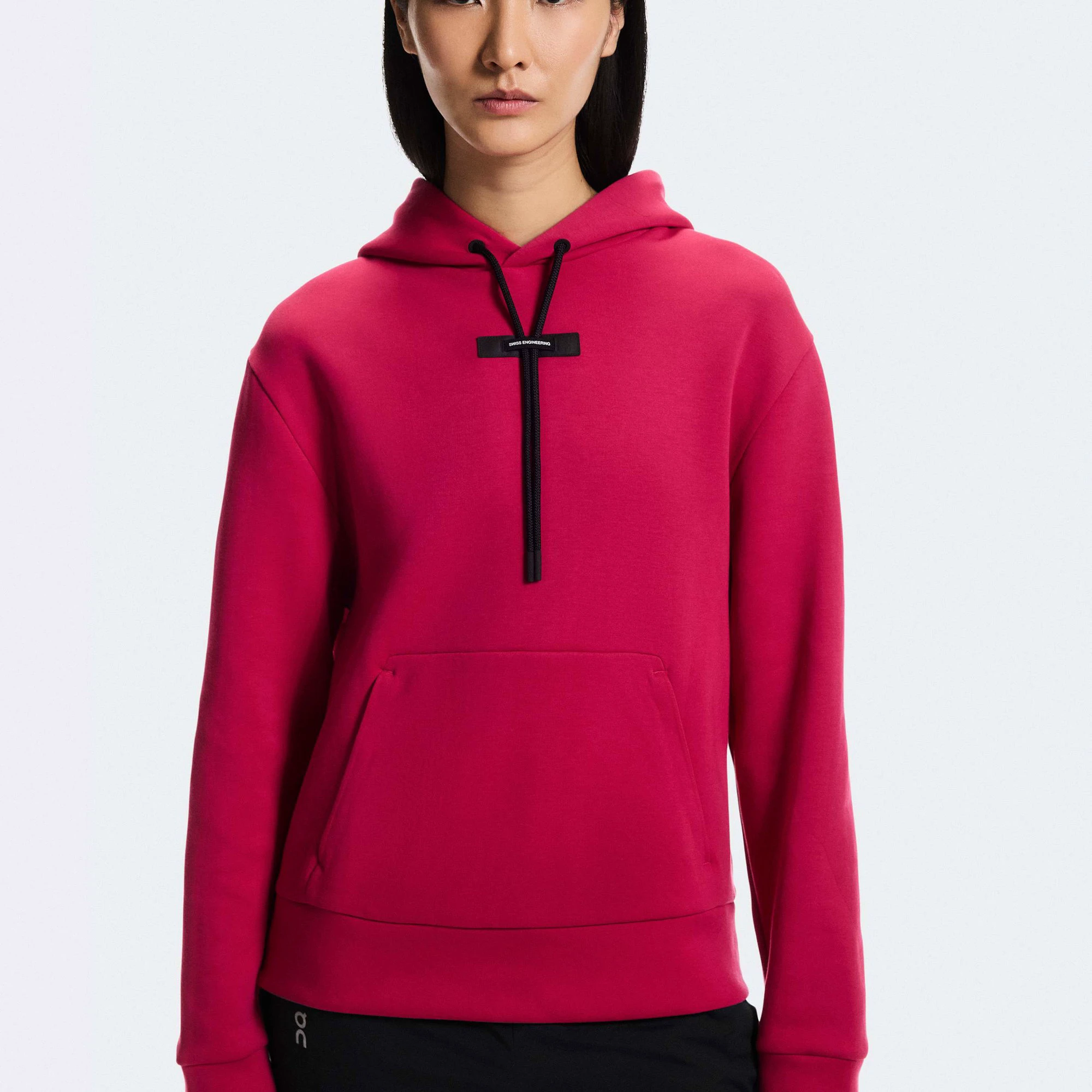 3. On - hanorac - Focus Tech Hoodie W - Grenadine