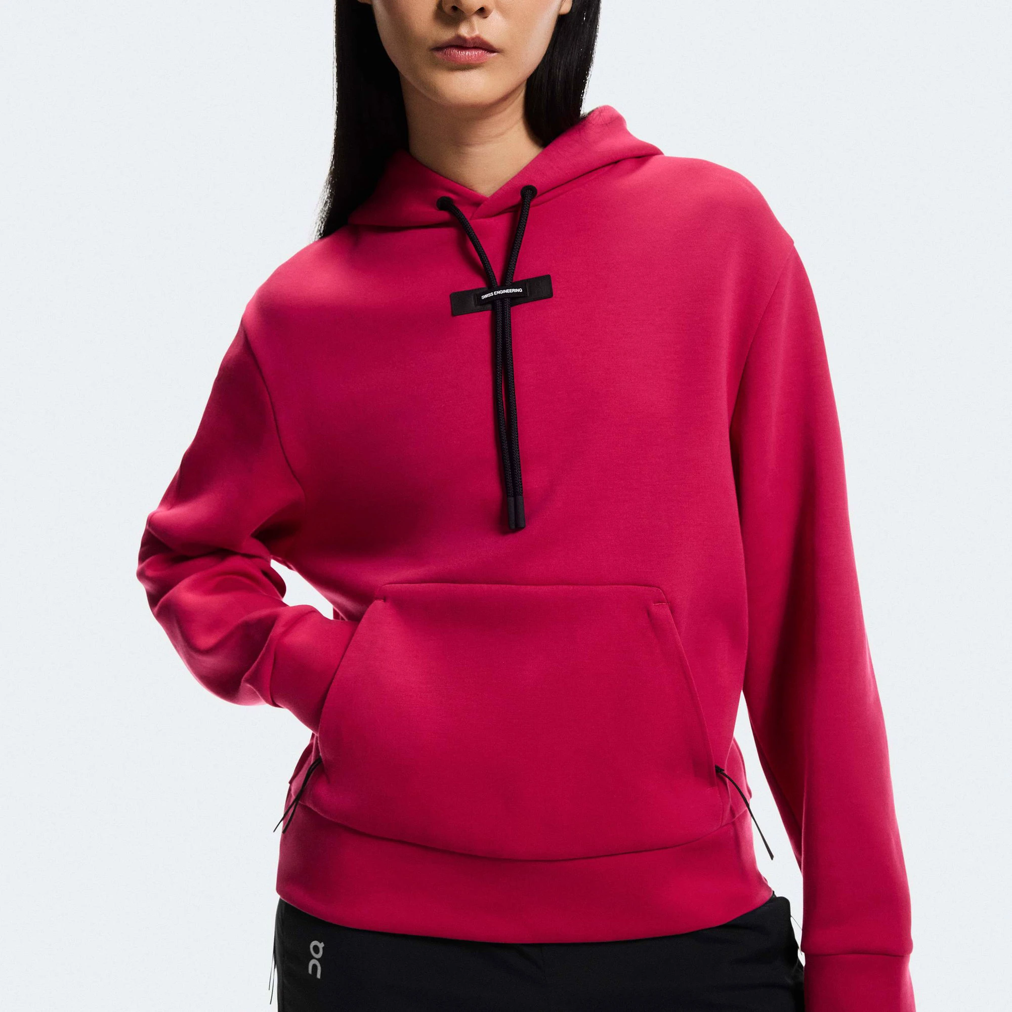 7. On - hanorac - Focus Tech Hoodie W - Grenadine