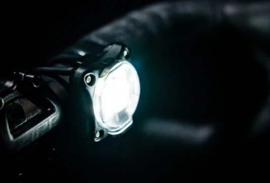 3. Lezyne - lumina fata far - Zecto Drive 250+ Lumeni - USB