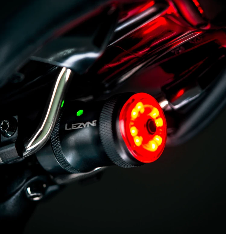 4. Lezyne - Lumina spate stop - SADDLE Drive 250 Lumen - negru
