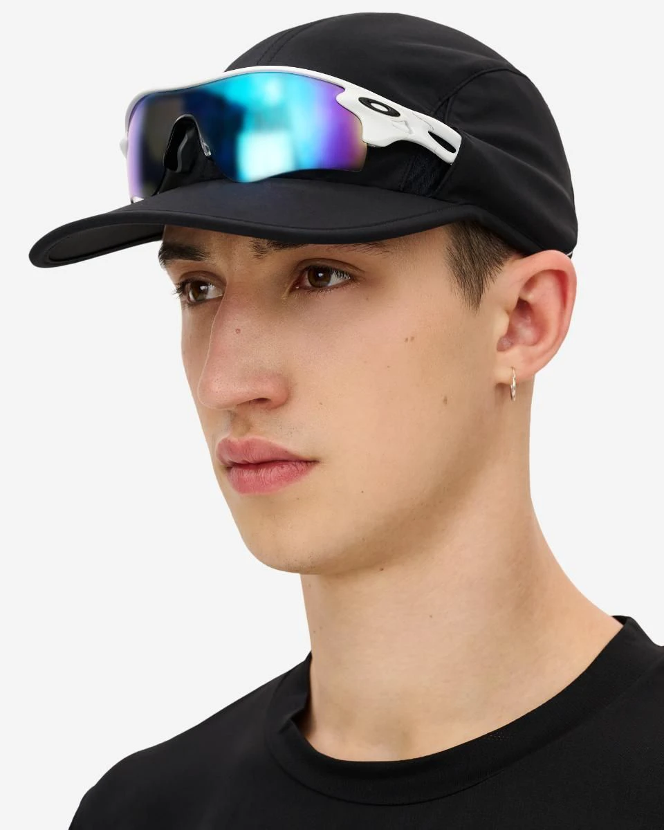10. Șapcă alergare CEP Core Run Cap - neagră | reflectorizantă, protecție UV