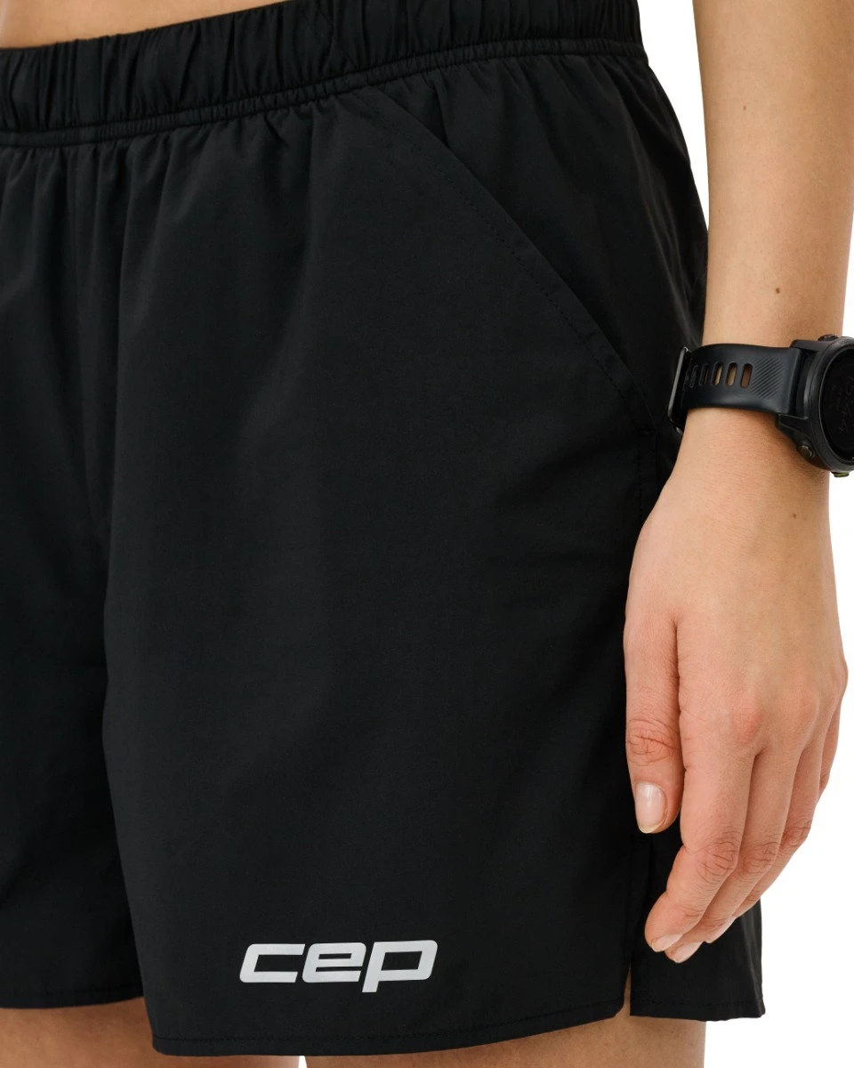 11. Pantaloni scurți alergare CEP Core Run Loose Fit femei - negru | largi, rezistenți vânt