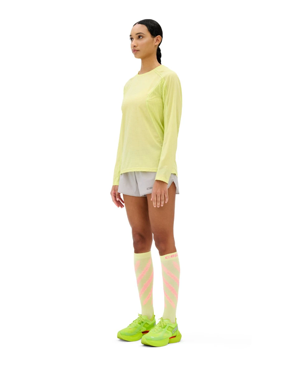 5. Pantaloni scurți alergare CEP Core Run Loose Fit femei - gri deschis | largi, rezistenți vânt