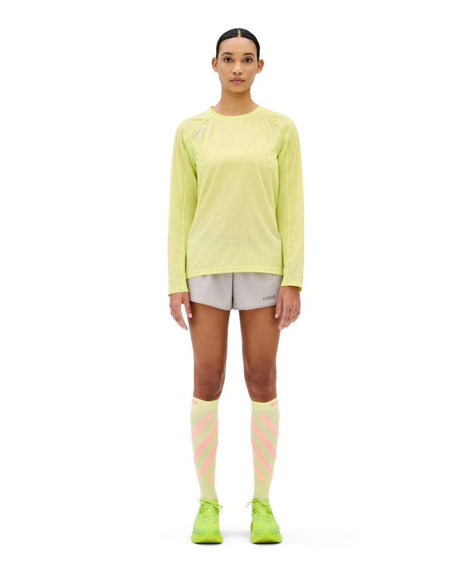 4. Pantaloni scurți alergare CEP Core Run Loose Fit femei - gri deschis | largi, rezistenți vânt