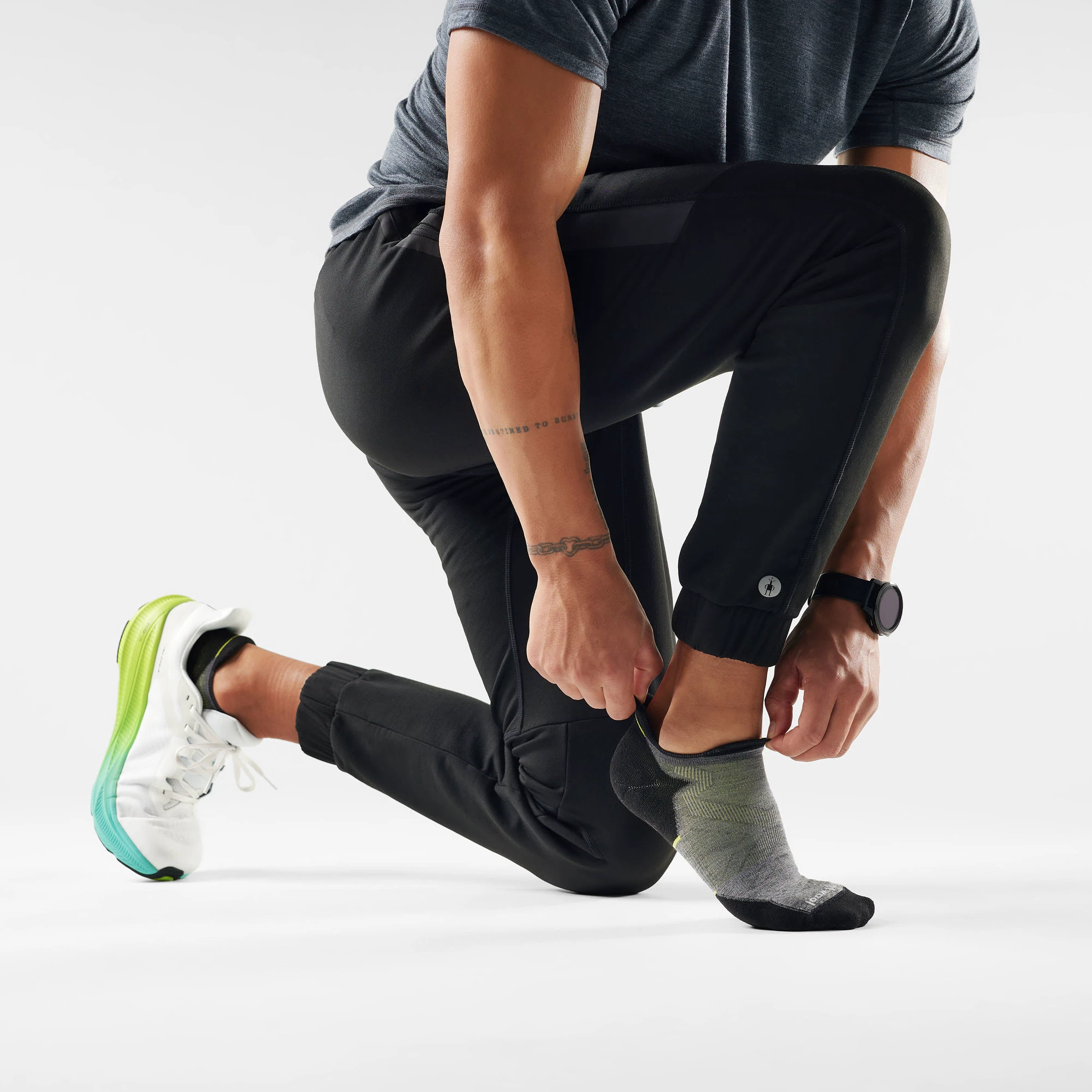 2. Șosete Merino alergare Smartwool Run - gri Medium Gray | Low Ankle | Targeted Cushion