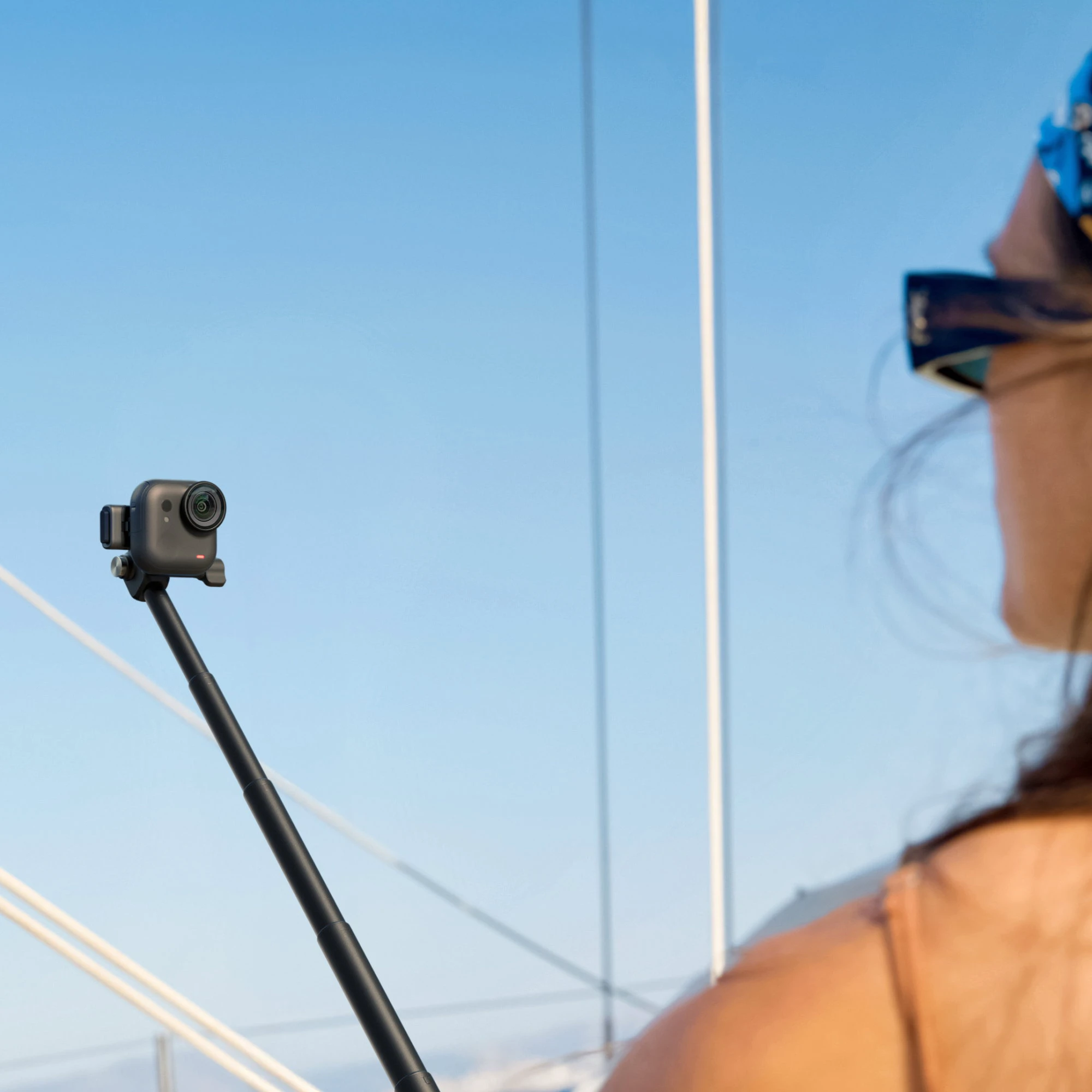 6. Trepied Insta360 Mini 2-in-1 Tripod 2.0 | selfie stick + trepied