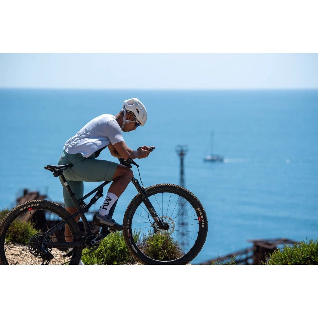 4. Pantofi ciclism MTB XC Northwave Extreme XT - negru/nisip | talpă carbon
