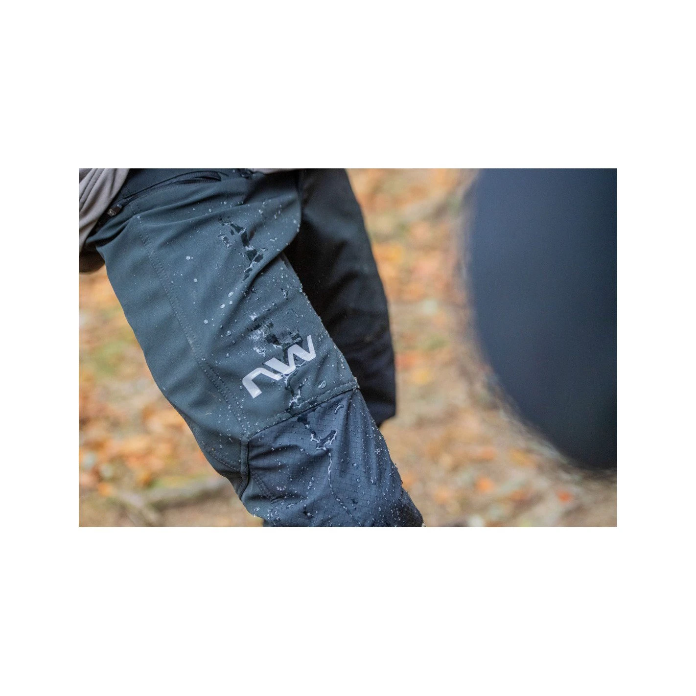 5. Pantaloni ciclism iarnă Northwave Bomb Winter - negru | protecție termică