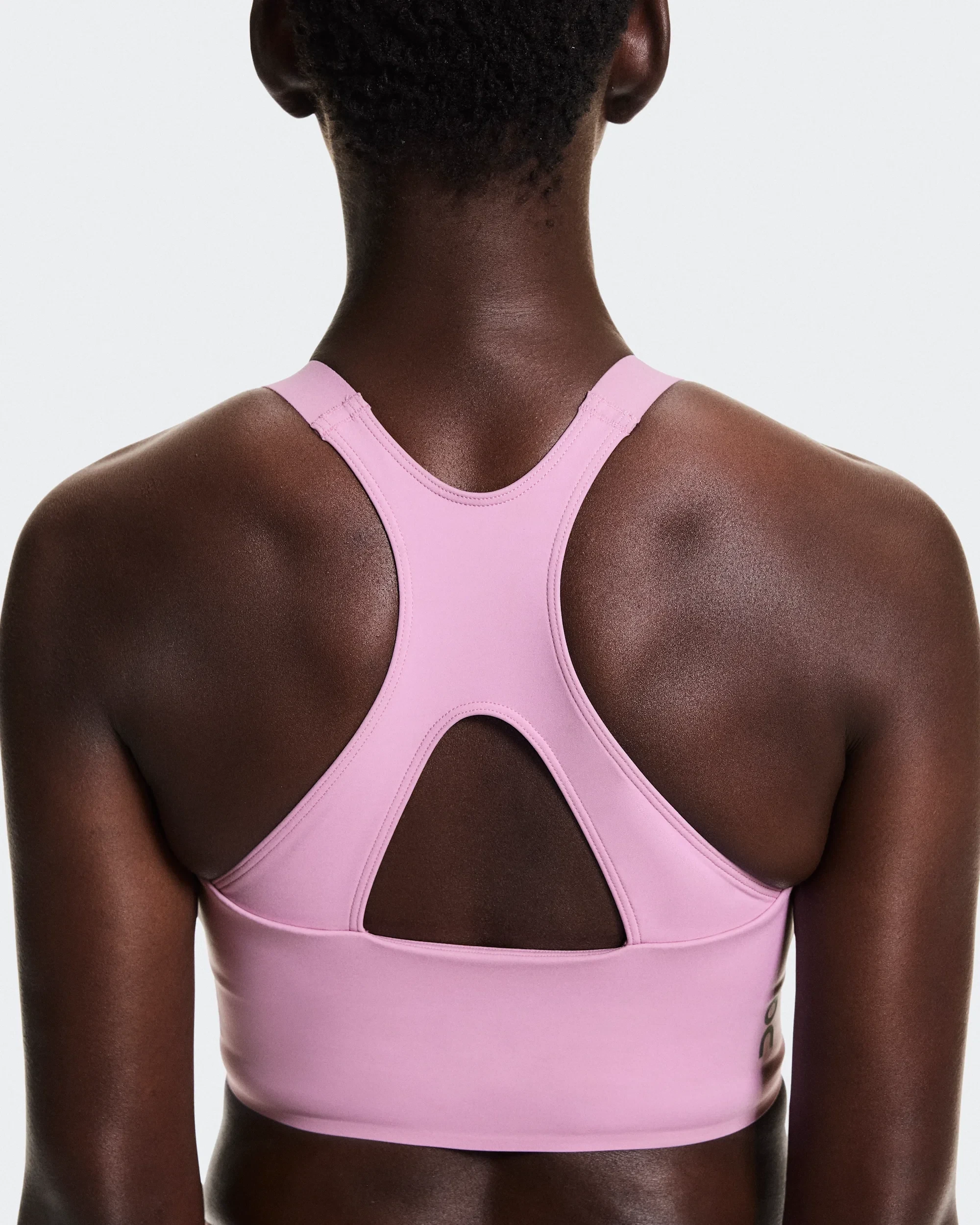 4. Crop top On Performance Crop W - roz Sakura | susținere la alergare