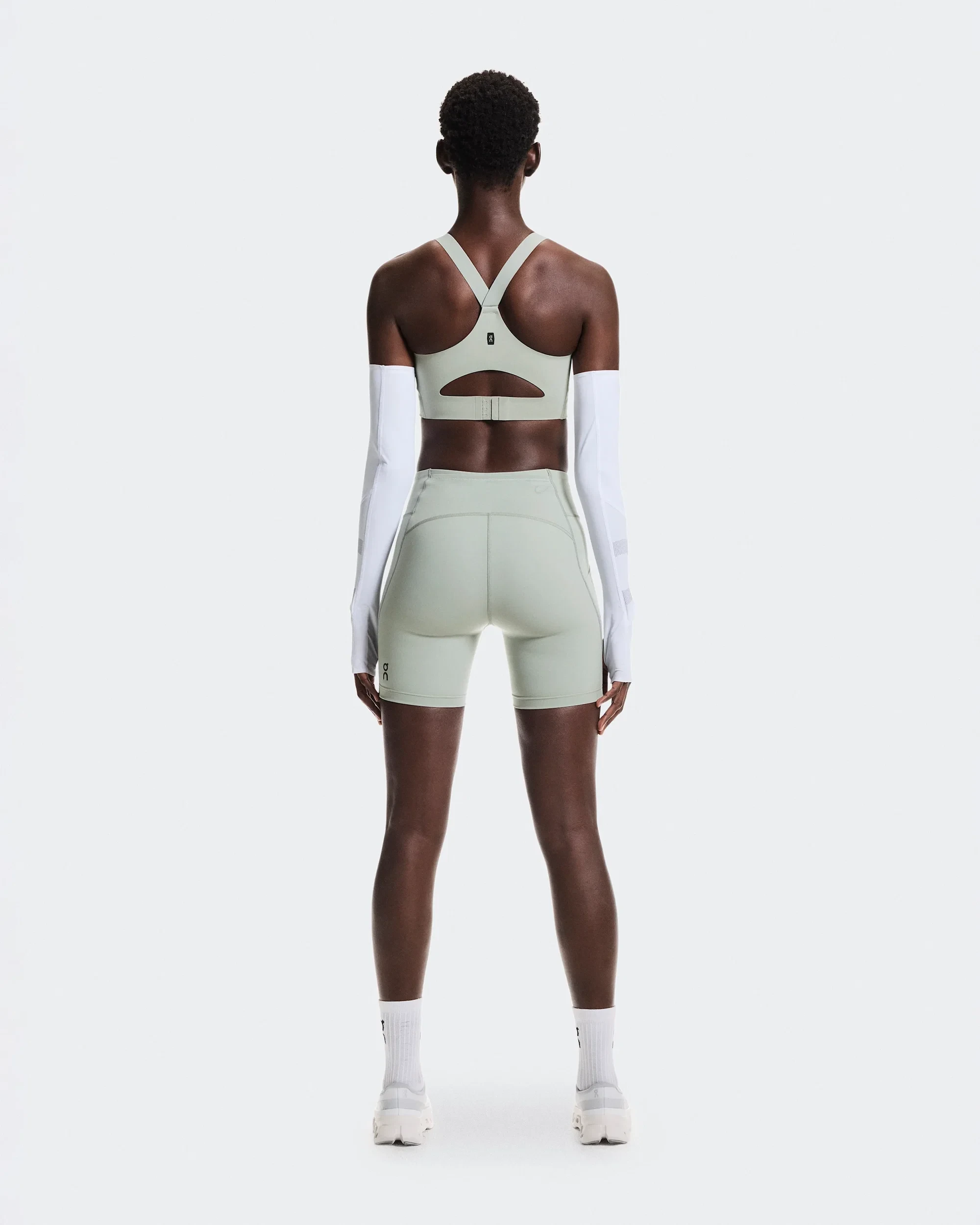 2. Bustieră alergare On Endurance Bra Zip W - gri Tin | suport ridicat