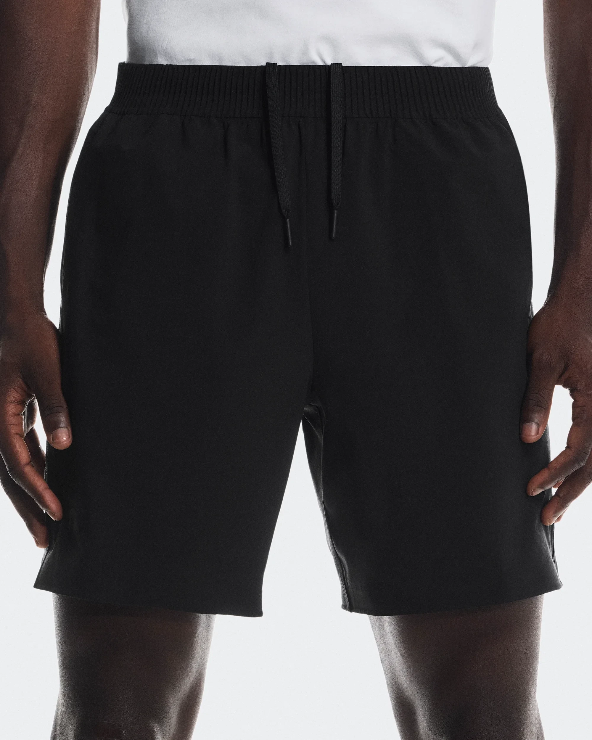 4. Pantaloni scurți On Focus Shorts - negru | antrenament și alergare